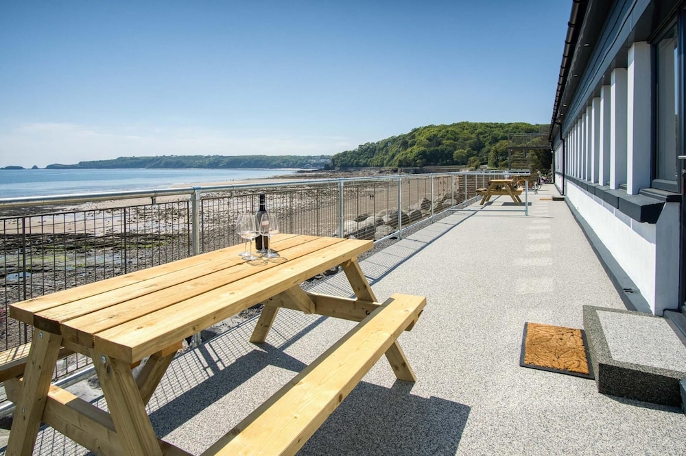 Waterfront 2 - 2 Bedroom Apartment - Wisemans Bridge