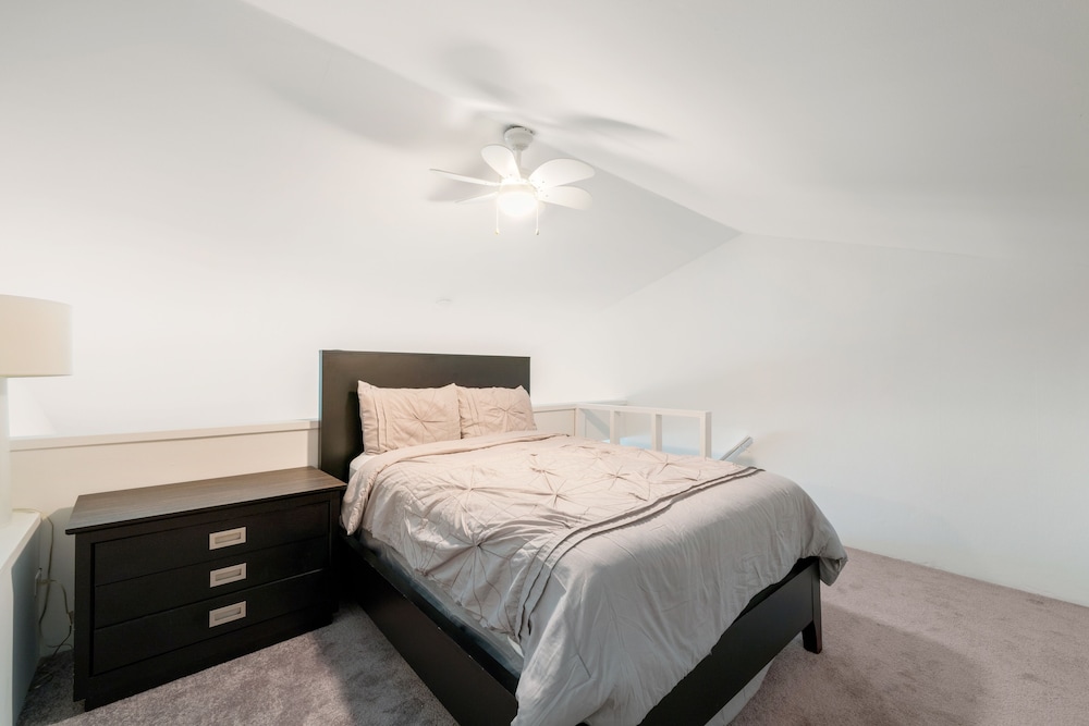 Perfectly Located in the Heart of Seven Mile Beach by Redawning view 2