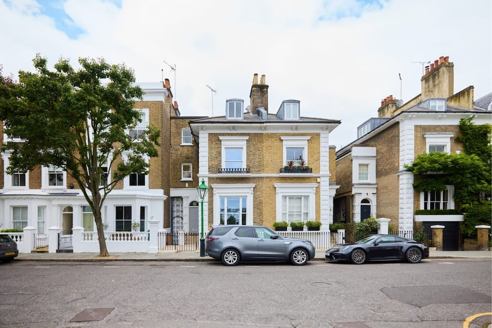 The Kensington Palace Hideout - Homely 5bdr House With Patio and Balcony
