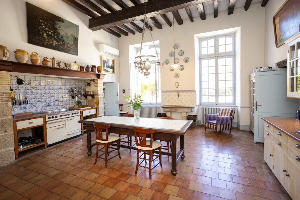 18th Century Ch Teau With Stunning Pool Gardens