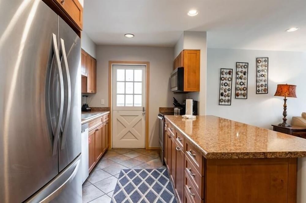 17 Vail Road Condos Ski All Day! Right in the Heart of the Village by RedAwning view 5