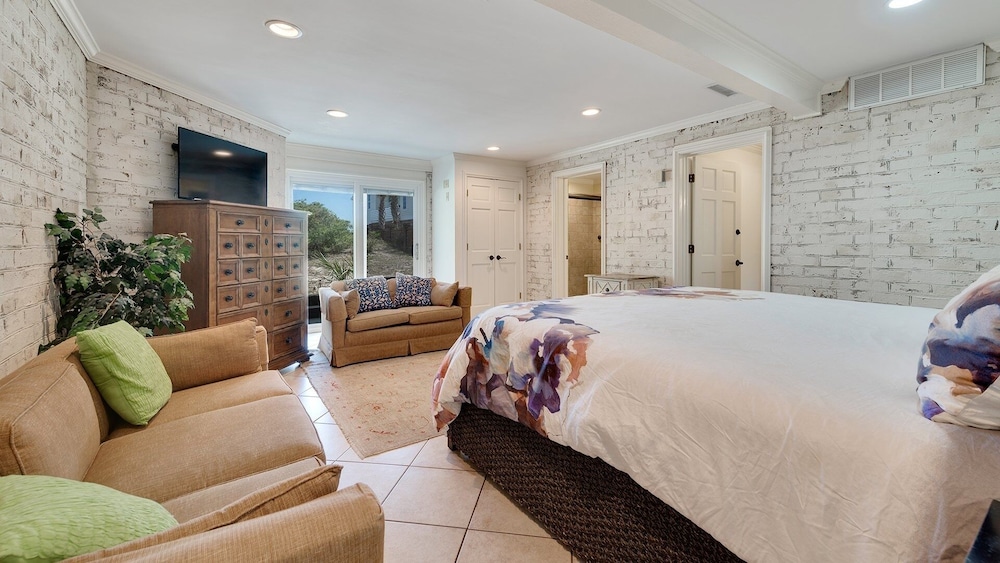 Georgetown Vacations - Huge Oceanfront Home With Full Golf Membership 8 Bedroom Home by RedAwning - Property Image 4