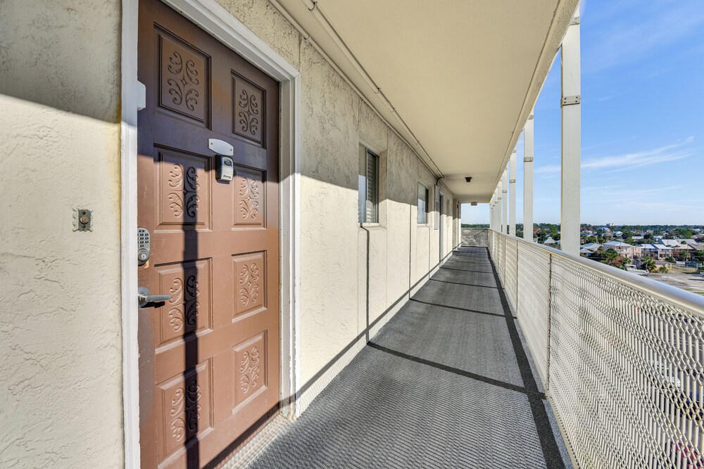 Regency Towers PCB Condo: Beach Access & 2 Pools