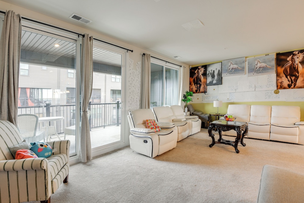 Townhome at Laurel Park: Modern & Spacious Getaway