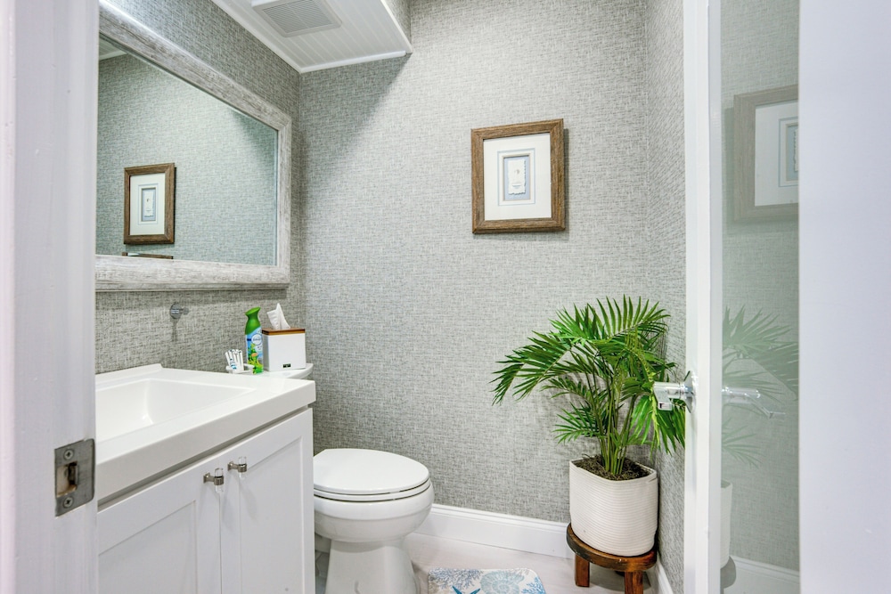 Beach Access: Ocean-view Condo w/ Screened Balcony