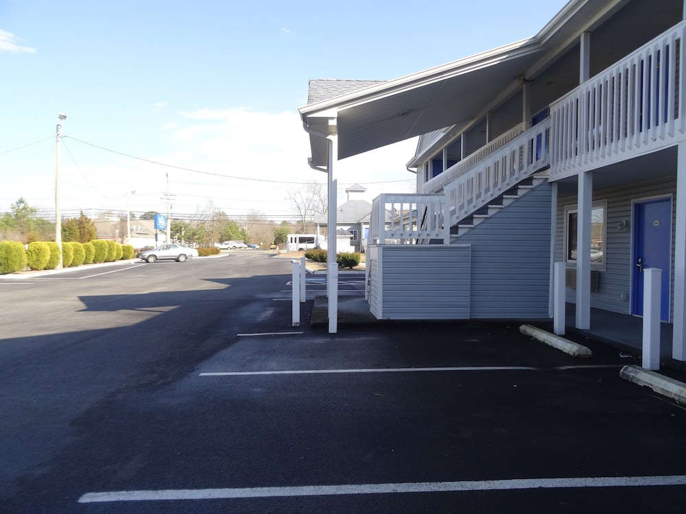 Village Inn and Suites