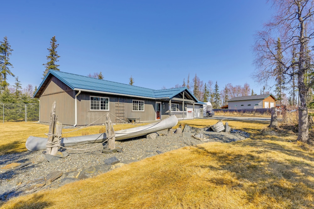 Yard Space w/ Fire Pit: Kenai Getaway!