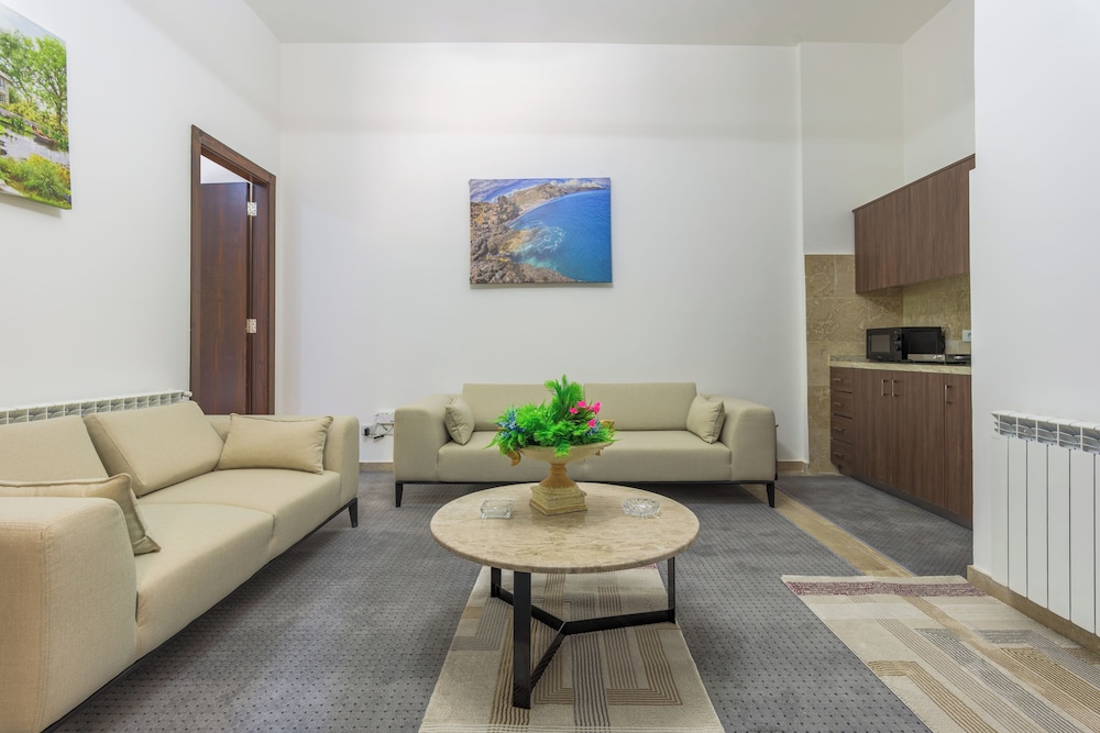 Pearl of Faqra Studios & Apartments