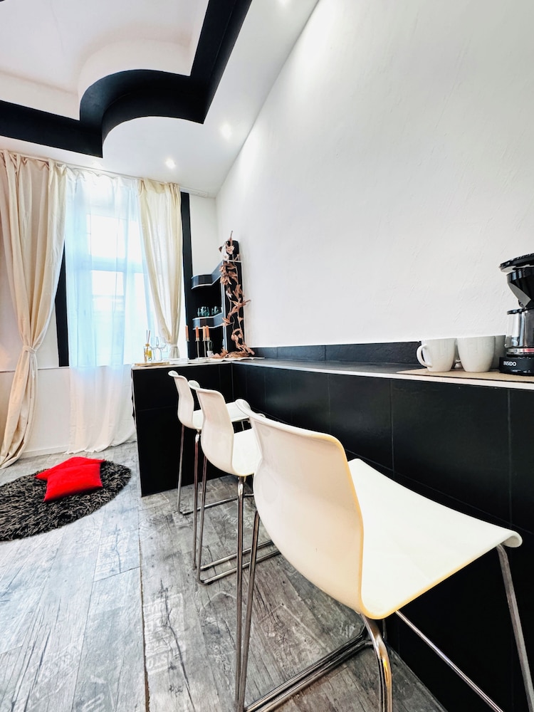 Budget 1BR Apt with Living Room AKH