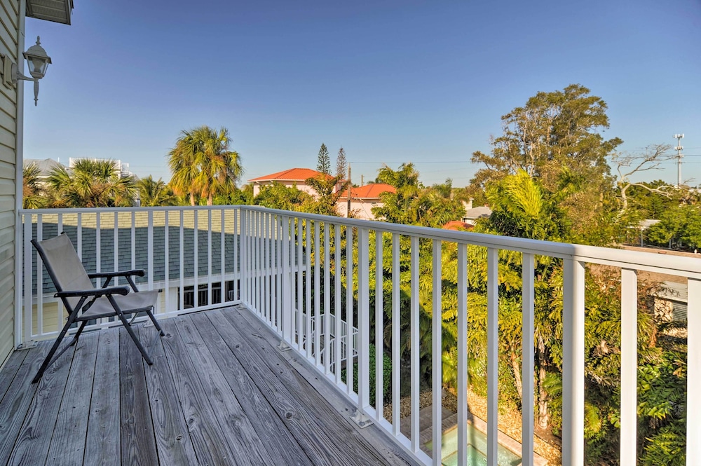 Holmes Beach Family Home: Private Pool & 3 Decks!
