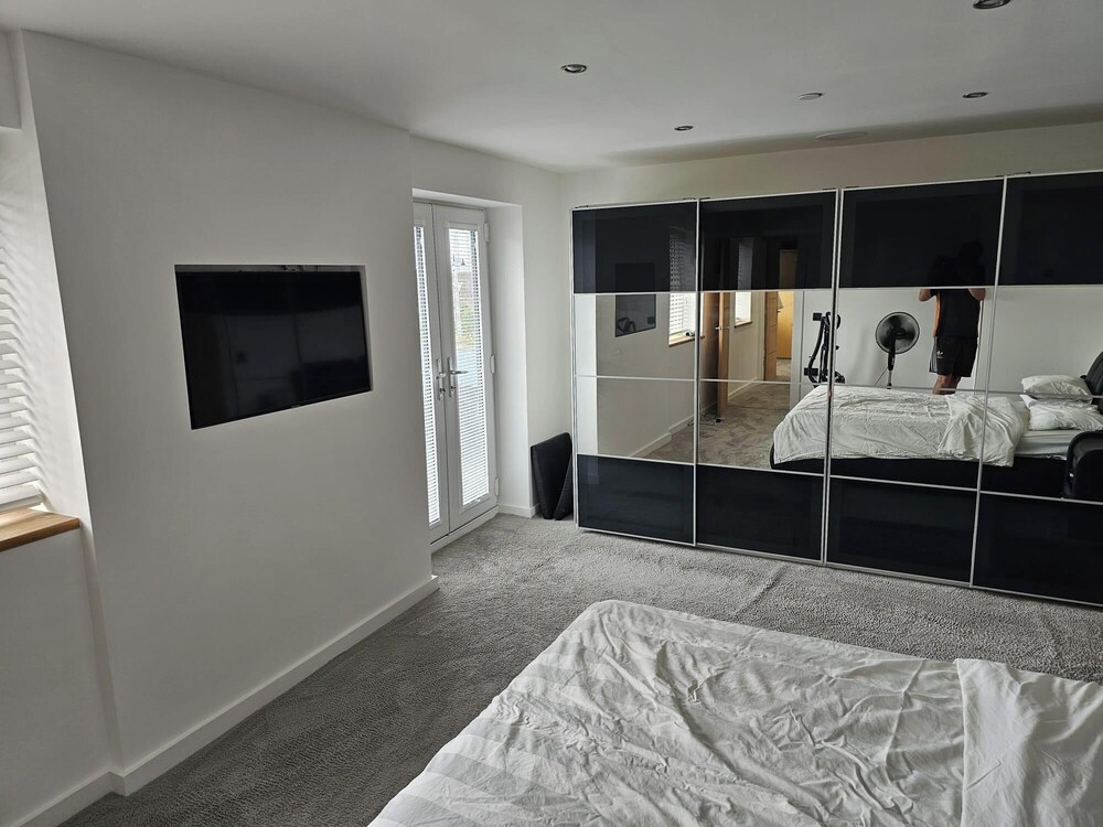 Modern, Large Open Plan 4 bed Property in Abergele