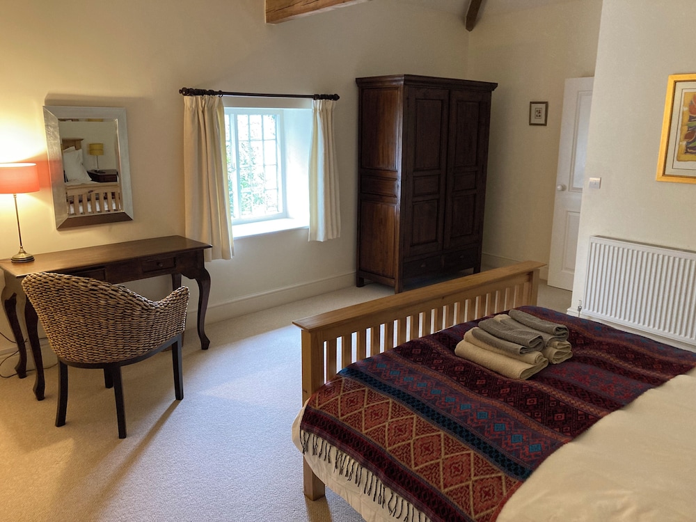 Glanhenwye Courtyard Cottages