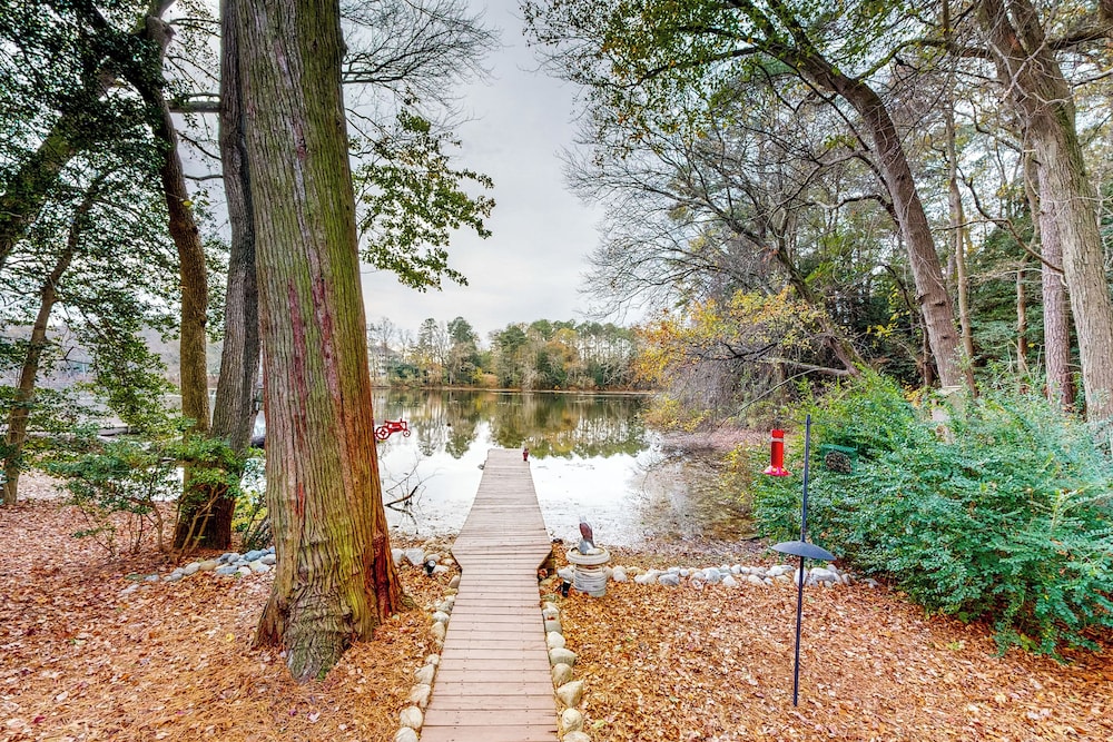 Waterfront Allergy-free 4br, Dock & Home Theater