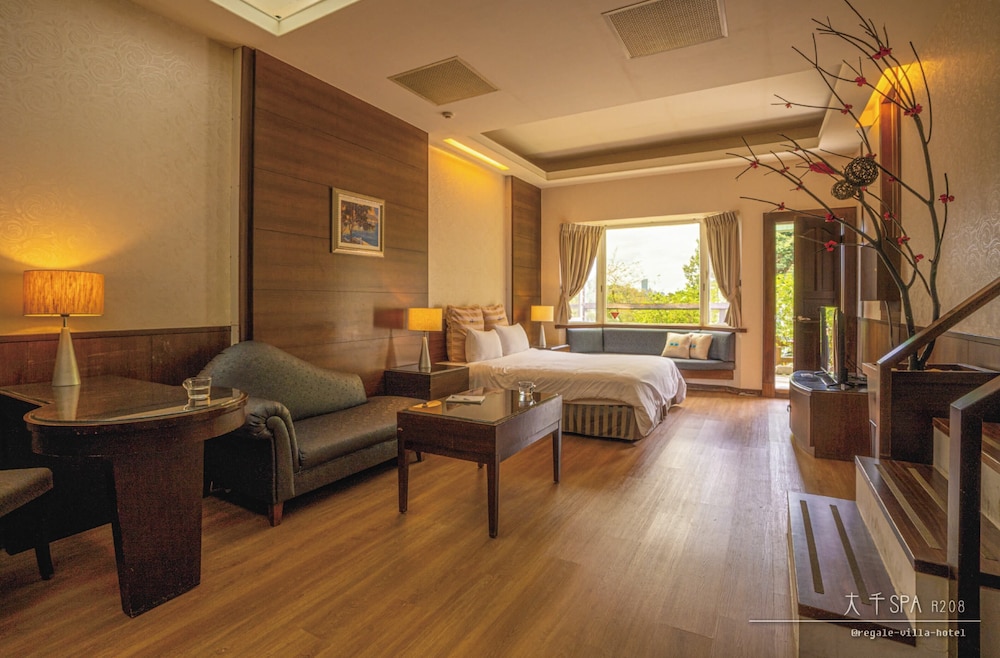 Regale Villa Hotel
