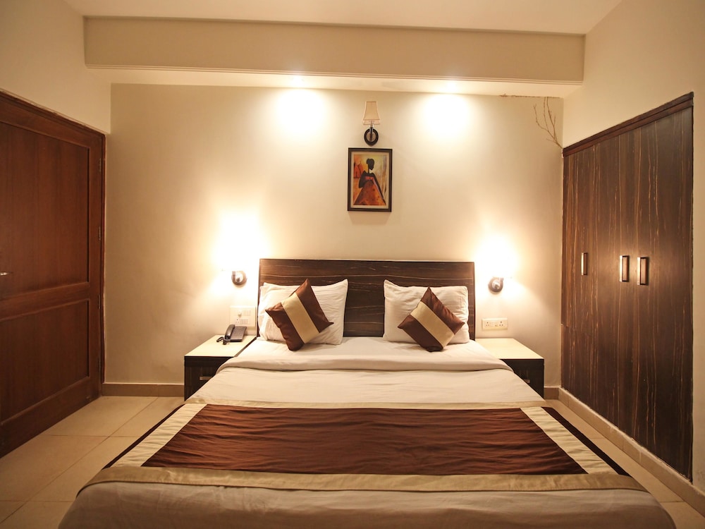 OYO 6438 Hotel Valley Plaza