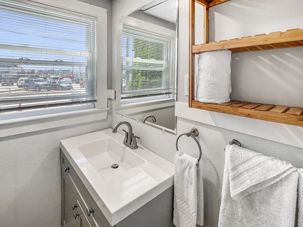 Ocean Air Suites - Property Image 6