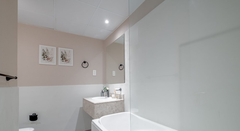LUX The Luxurious Central JBR Suite 2