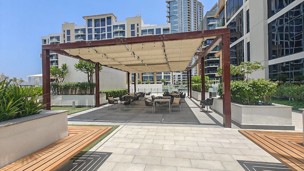 Elegant Studio With Garden in Meydan - Dubai