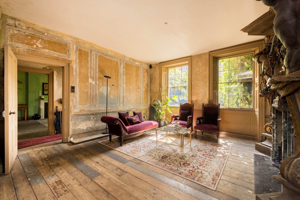 Extraordinary Grade Ii-listed Early Georgian Home