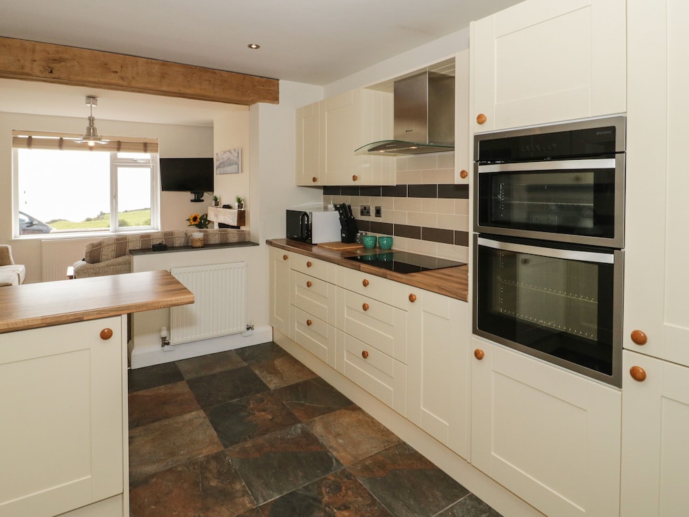 4 Anglesey Road