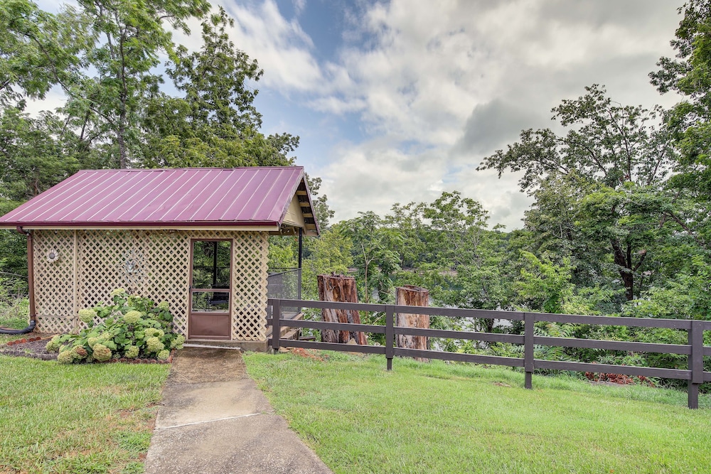 Peaceful Bronston Getaway w/ Fire Pit  Lake Views - Property Image 5