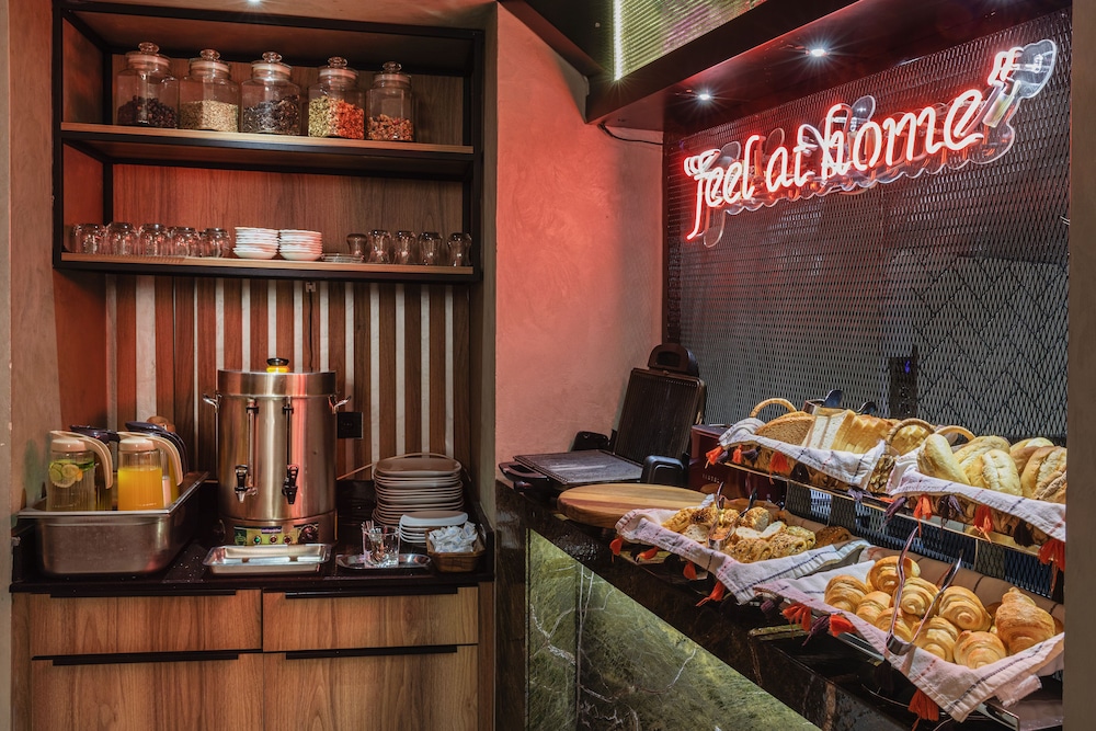 Ayramin Deluxe Hotel - Image 19