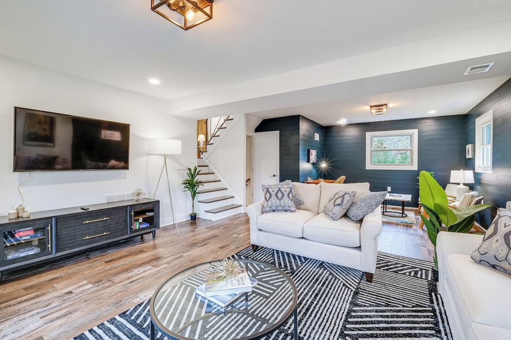 Upscale Family Retreat Near DC & Georgetown!