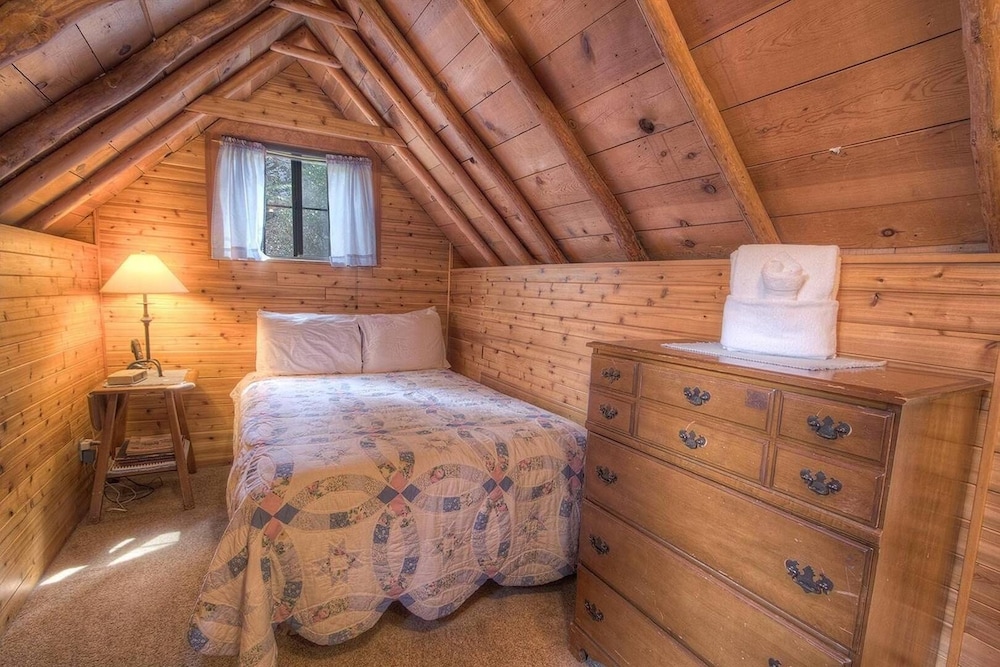 Zephyr Cabin 3 Bedroom Home by RedAwning - Property Image 23