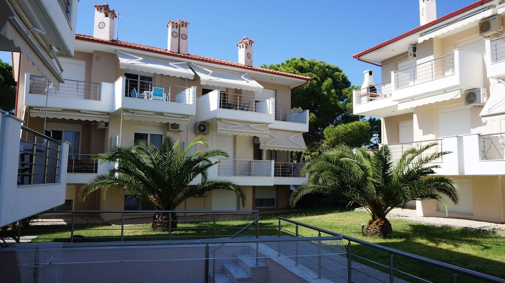 Finikas Garden Beach Resort Nikiti