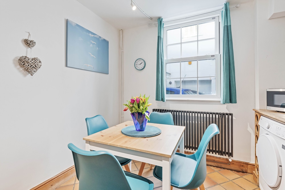 Pebble Mews House | By My Getaways | Parking for one small car