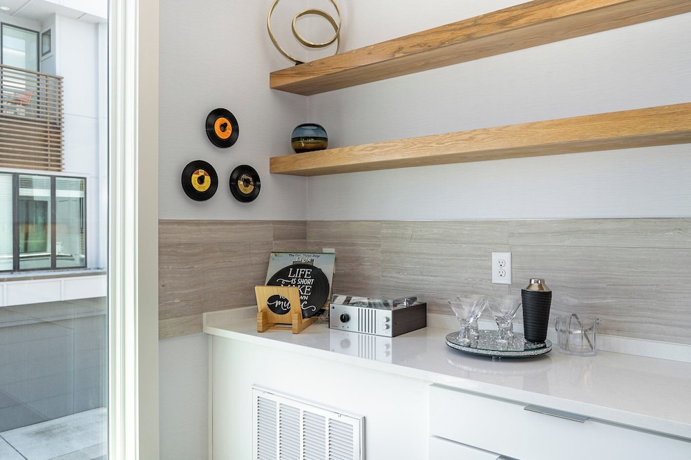 Nashville Notes - Sleeps 8 - Mins to Broadway!