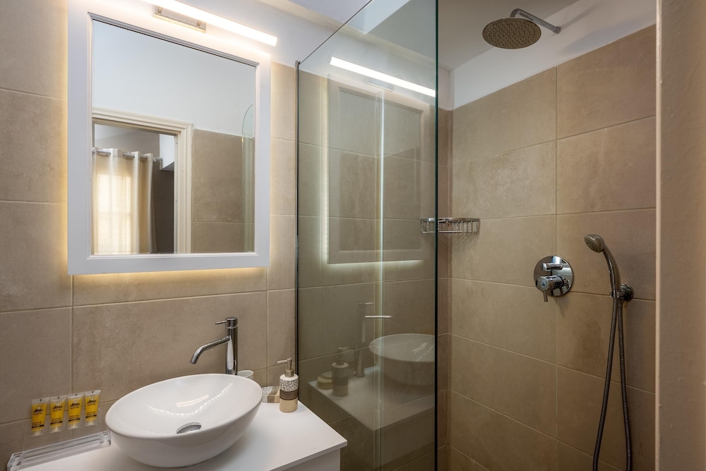 Maravelias Rooms