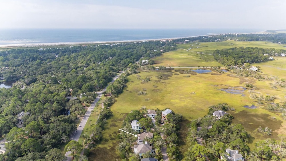 18 Fiddlers Cove Dr - 5 Bed/4 Bath w/ Resort Access & Golf Cart!