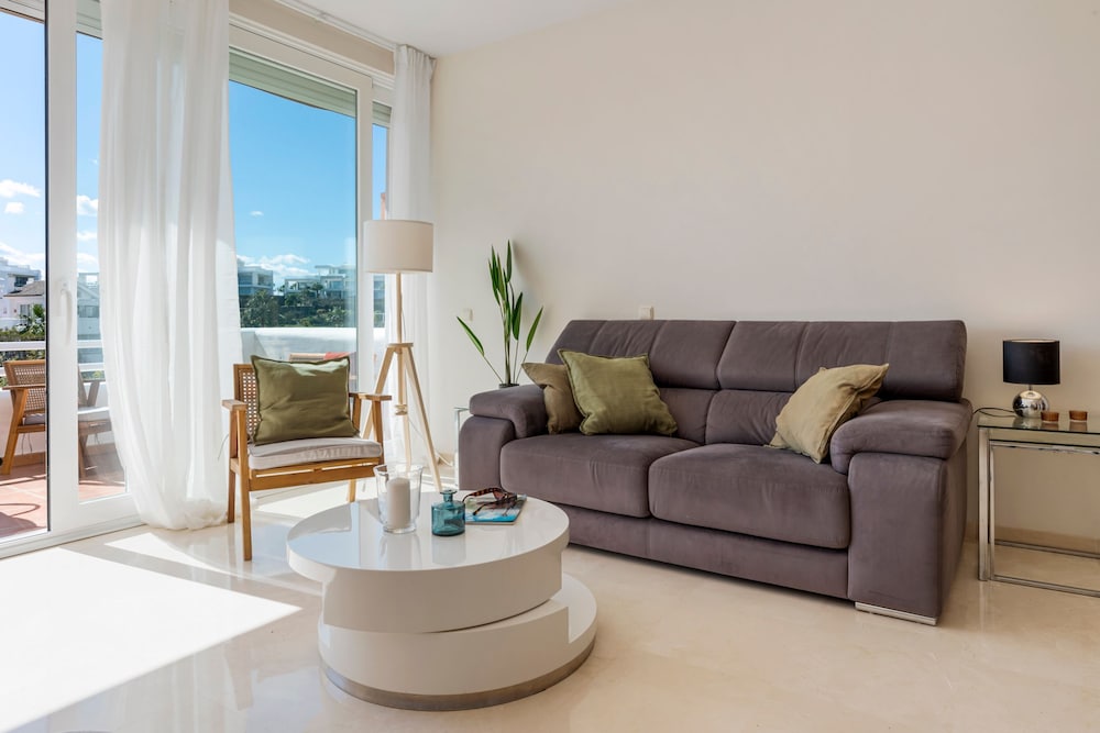 Scenic Apartment in Alcazaba Lagoon Ref M55