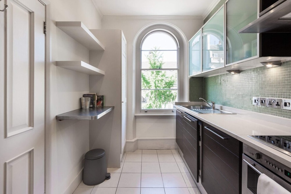 Elegant, Airy 2 Bedroom Flat in Paddington