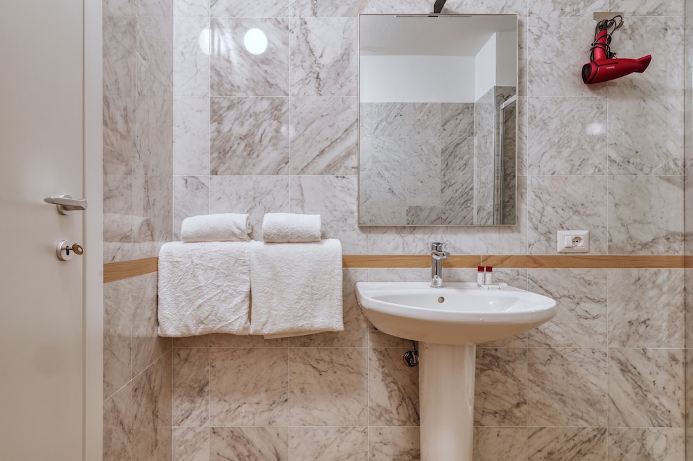 JOIVY Welcoming 3BR Flat in Milan Centre