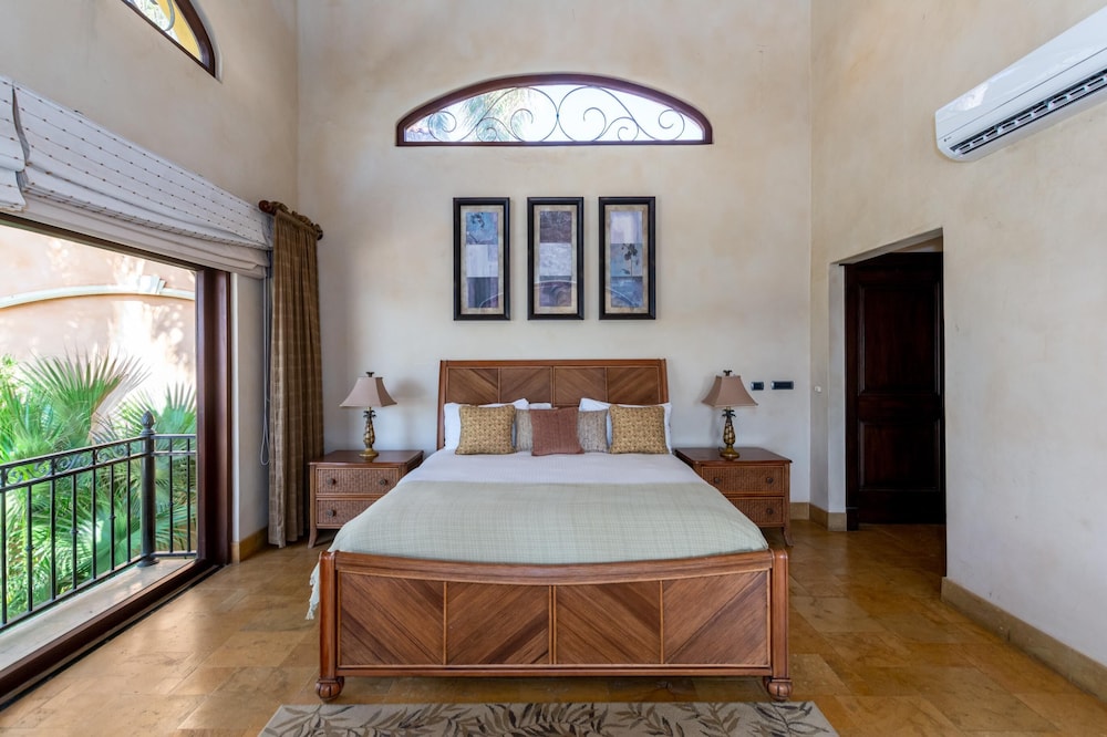 Spectacular Mediterranean-Style Mansion with Beachfront Views in Playa Flamingo view 5