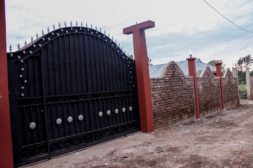 Savannah House - Hostel