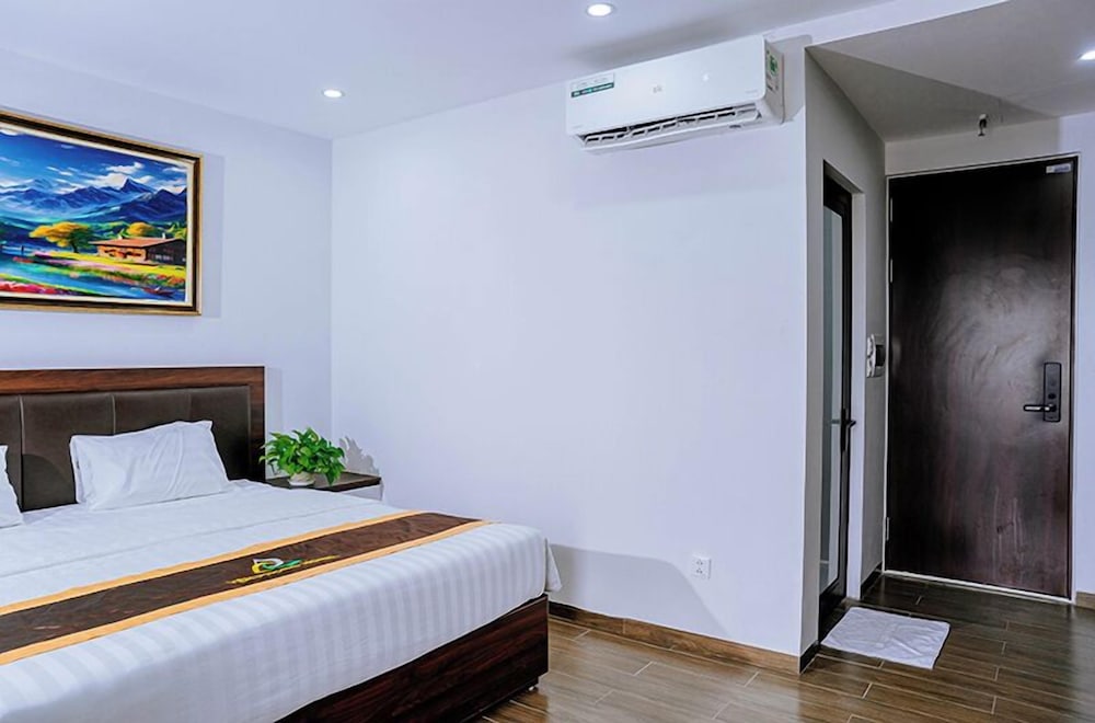 Văn Lâm Hotel