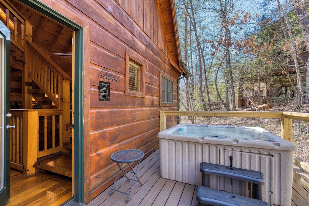 Hottub, Game Room, Forest Views, Near Gatlinburg Four Bears Lodge by Avantstay