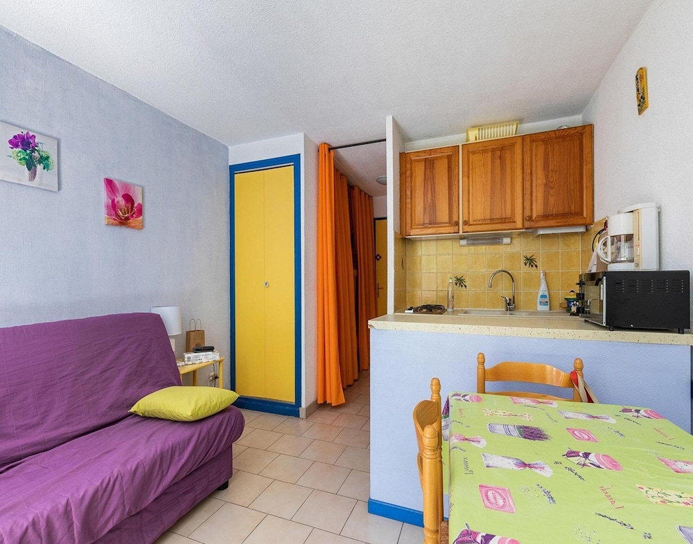Cozy Stay Near the Beach