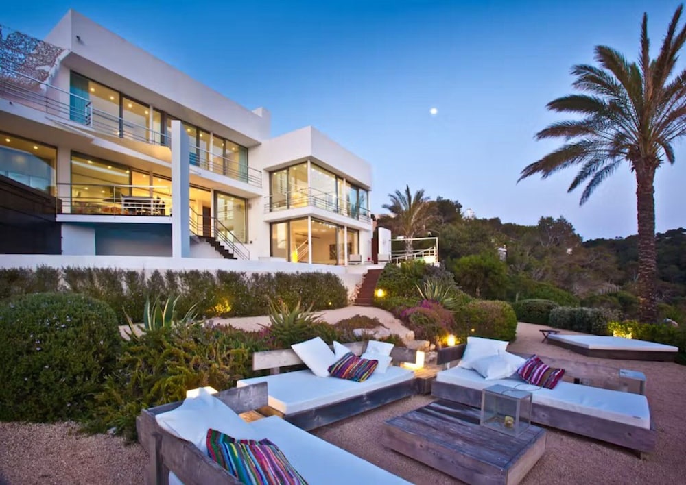Appealing Villa With Private Terrace