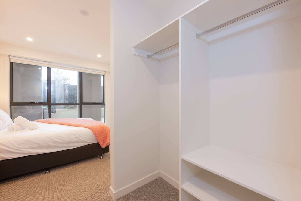 Luxe 3 Bedroom Apartment With Parking view 4