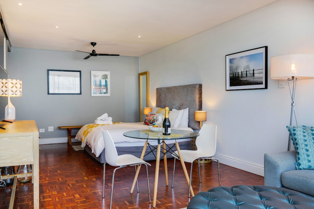Mouille Point Apartment