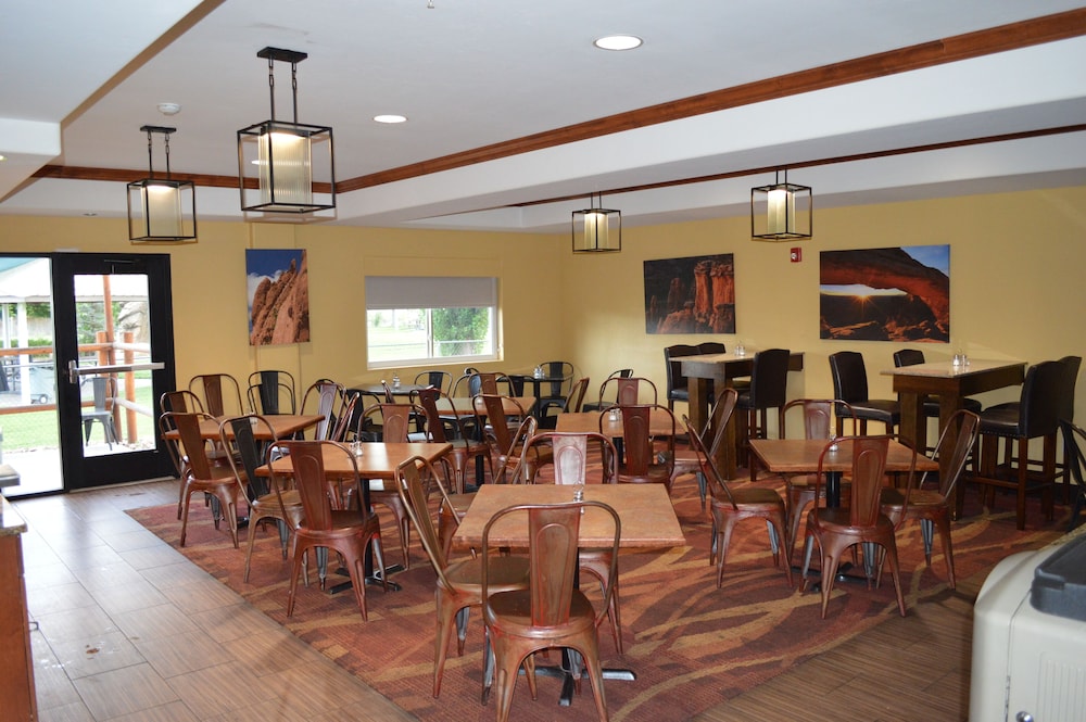 Green River Vacations - First Choice Inns at the Swell - Property Image 4