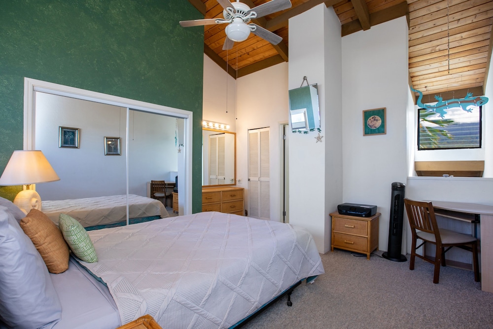 Kailua Bay Resort 4-305 2 Bedroom Condo