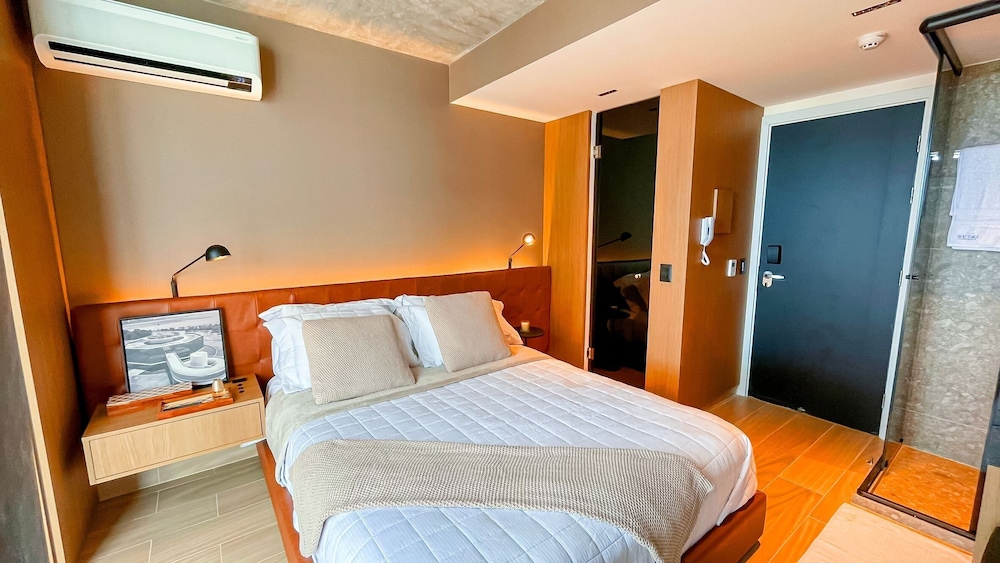 Yacht - by Setai Apartaments