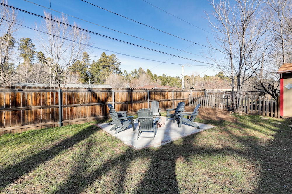 Near NAU & Dtwn! Kid-friendly Flagstaff Retreat