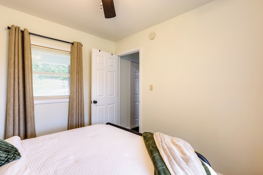 4 Mi to Beach & Lake: Spacious Home in Chestertown
