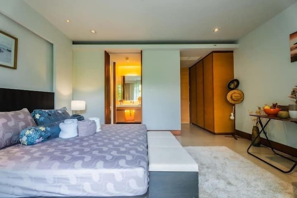 Elegant Beachfront 3BR Condo at Pearl of Naithon